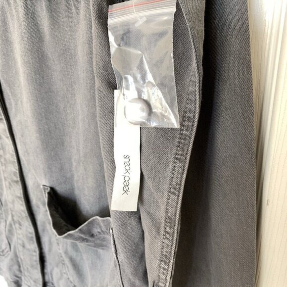 Sneak Peek Medium Gray Cargo Shacket Button Up Top Roses Patches Pockets NWT - Picture 4 of 8